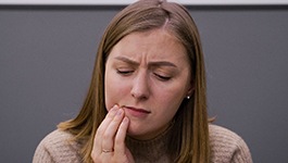 Woman in pain at emergency dentist