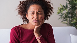 young woman experiencing dental emergency