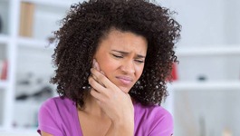 woman with jaw pain