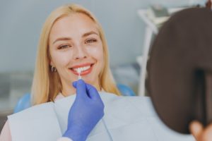 woman smiling with veneers  